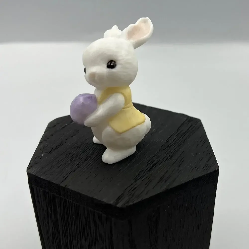Vintage Hallmark Taiwan Plastic Mini Easter Bunny Rabbit‎ 1984 Figurine